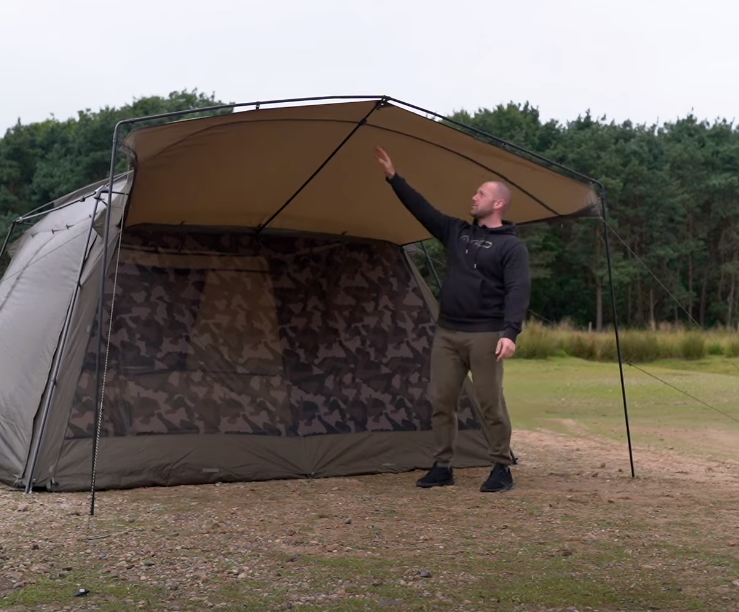 image-118 Namiot AVID CARP Screen House — Twój karpiowy „apartament” nad wodą!