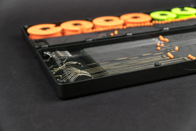 image-4 FOX F Box Magnetic. Piórnik na przypony — rozdziel na dwie części i używaj!