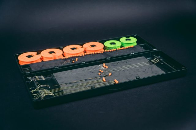 image FOX F Box Magnetic. Piórnik na przypony — rozdziel na dwie części i używaj!